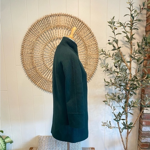 J. Crew Cocoon Coat 2 Wool
Blend Zip Up Pine Green Size 0P runs like a 6 - Picture 4 of 12